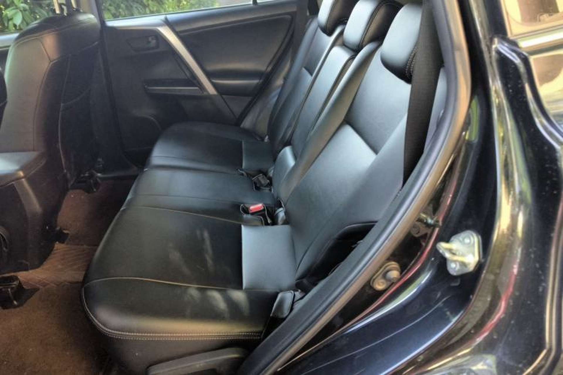 Used Toyota RAV4 2016 2.0L CVT Two-Wheel Drive Fashion Edition China V Standard Left Rear Seat