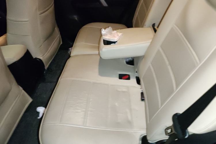 Used Toyota RAV4 2016 2.0L CVT Two-Wheel Drive Fashion Edition China V Standard Left Rear Seat