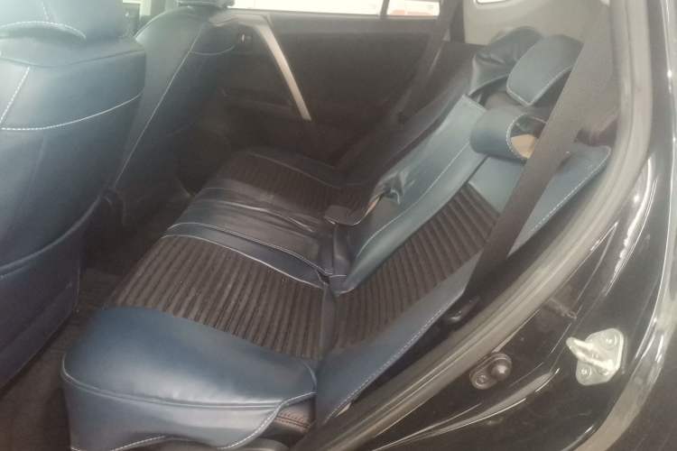 Used Toyota RAV4 2016 2.0L CVT Two-Wheel Drive Fashion Edition China V Standard Left Rear Seat