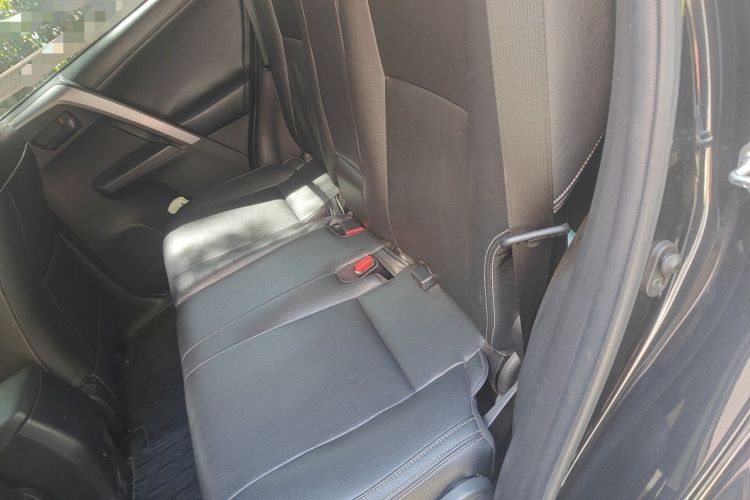 Used Toyota RAV4 2016 2.0L CVT Two-Wheel Drive Fashion Edition China V Standard Left Rear Seat
