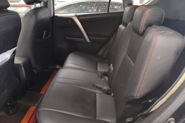 Used Toyota RAV4 2016 2.0L CVT Two-Wheel Drive Fashion Edition China V Standard Left Rear Seat
