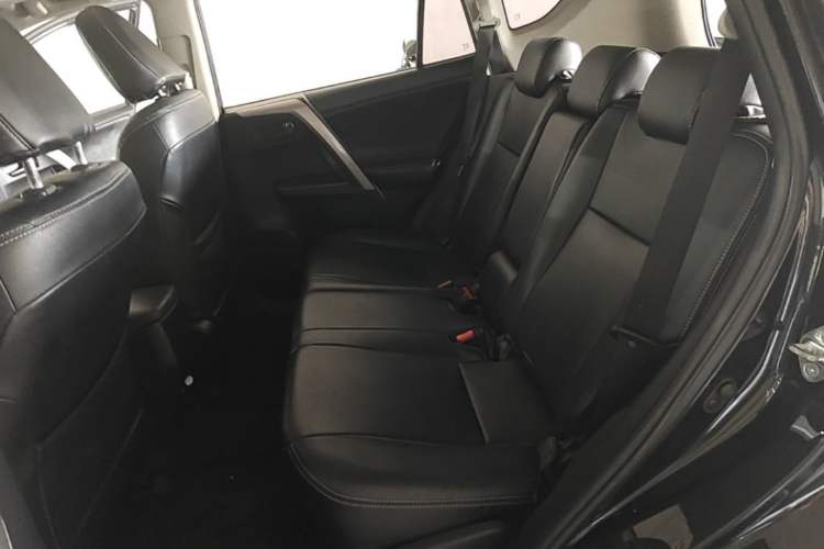 Used Toyota RAV4 2016 2.0L CVT Two-Wheel Drive Fashion Edition China V Standard Left Rear Seat