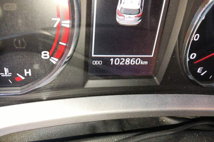 Used Toyota RAV4 2016 2.5L Automatic 4x4 Elite Edition Odometer Close Up