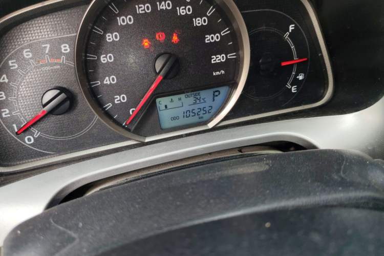 Used Toyota RAV4 2016 2.0L CVT Two-Wheel Drive Fashion Edition China V Standard Odometer Close Up