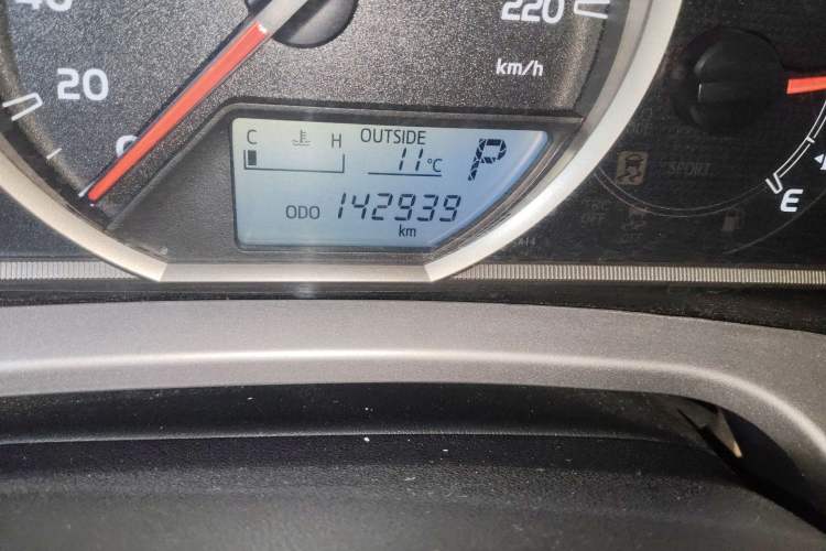 Used Toyota RAV4 2016 2.0L CVT Two-Wheel Drive Fashion Edition China V Standard Odometer Close Up