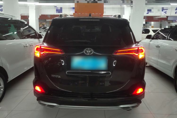 Used Toyota RAV4 2016 2.0L CVT Two-Wheel Drive Urban Edition China V Standard Rear
