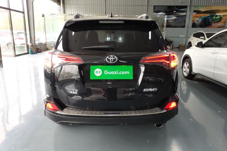 Used Toyota RAV4 2016 2.0L CVT Two-Wheel Drive Fashion Edition China V Standard Rear
