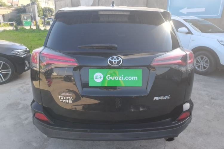 Used Toyota RAV4 2016 2.0L CVT Two-Wheel Drive Fashion Edition China V Standard Rear