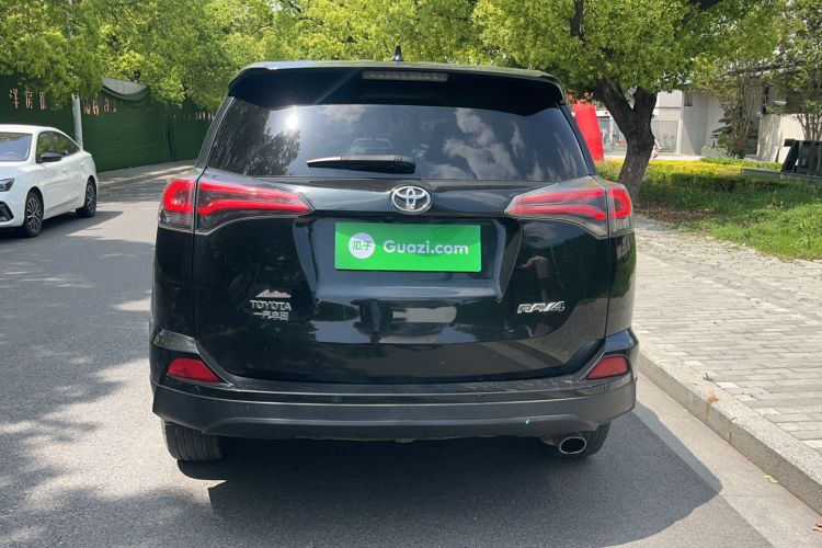 Used Toyota RAV4 2016 2.0L CVT Two-Wheel Drive Fashion Edition China V Standard Rear