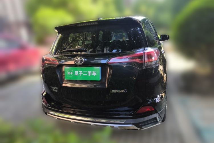 Used Toyota RAV4 2016 2.0L CVT Two-Wheel Drive Fashion Edition China V Standard Rear
