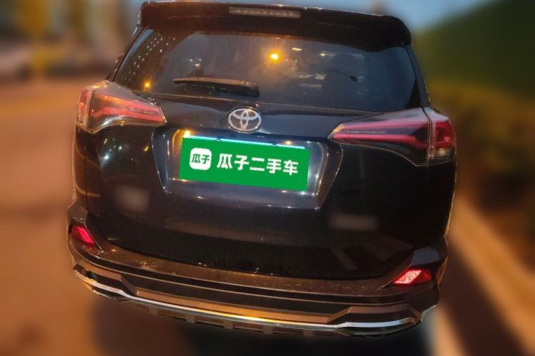 Used Toyota RAV4 2016 2.0L CVT Two-Wheel Drive Fashion Edition China V Standard Rear