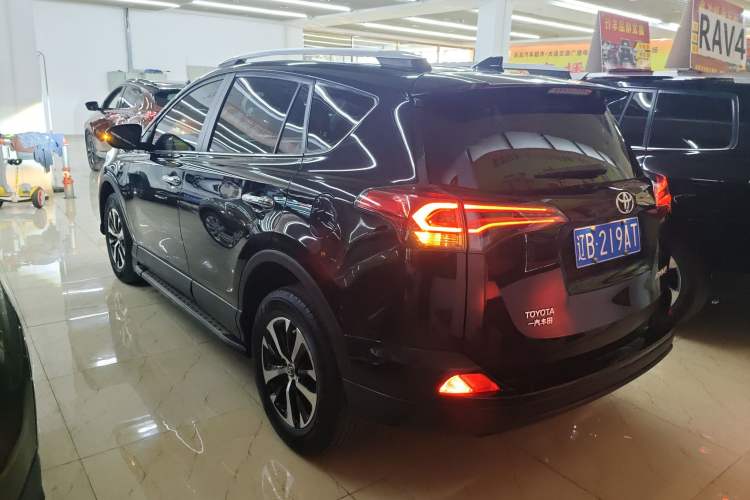 Used Toyota RAV4 2016 2.0L CVT Two-Wheel Drive Fashion Edition China V Standard Rear Left 45 Deg