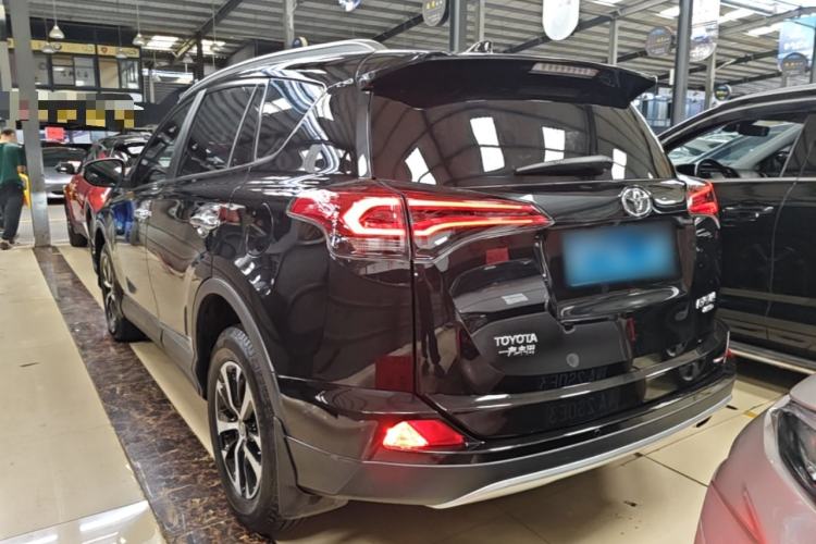 Used Toyota RAV4 2016 2.0L CVT 4x4 New Edition China V Standard Rear Left 45 Deg