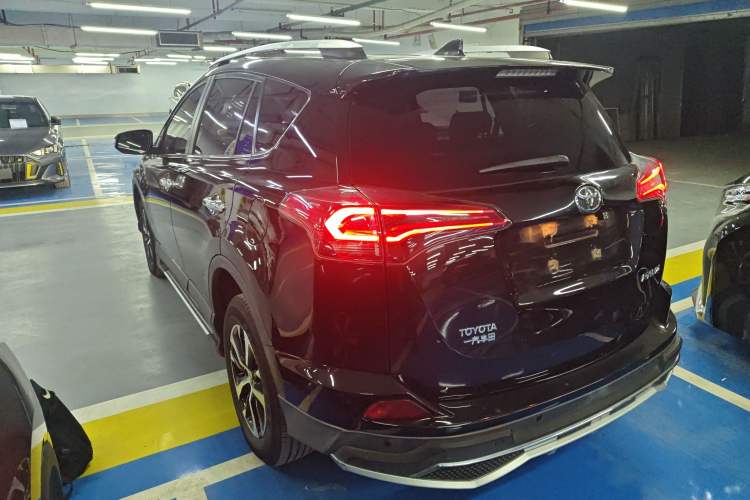 Used Toyota RAV4 2016 2.0L CVT Two-Wheel Drive Smart Edition China V Standard Rear Left 45 Deg