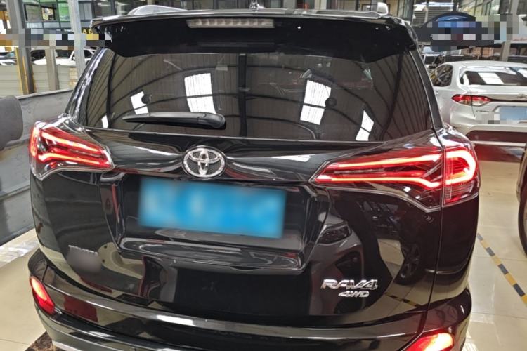 Used Toyota RAV4 2016 2.0L CVT 4x4 New Edition China V Standard Rear