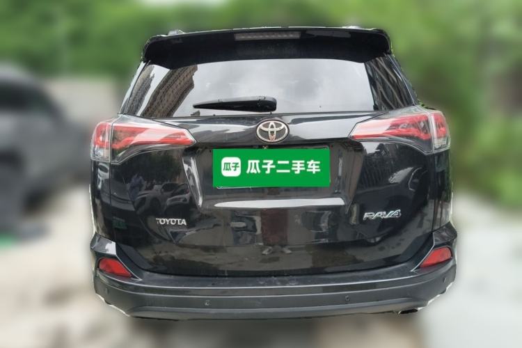 Used Toyota RAV4 2016 2.0L CVT Two-Wheel Drive Fashion Edition China V Standard Rear
