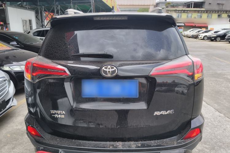 Used Toyota RAV4 2016 2.0L CVT Two-Wheel Drive Fashion Edition China V Standard Rear