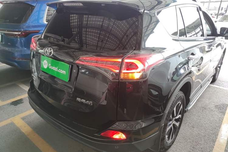 Used Toyota RAV4 2016 2.0L CVT Two-Wheel Drive Fashion Edition China V Standard Rear Right 45 Deg