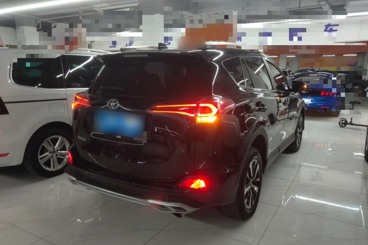 Used Toyota RAV4 2016 2.0L CVT Two-Wheel Drive Urban Edition China V Standard Rear Right 45 Deg