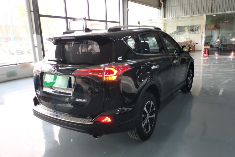 Used Toyota RAV4 2016 2.0L CVT Two-Wheel Drive Fashion Edition China V Standard Rear Right 45 Deg