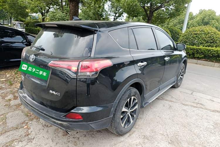 Used Toyota RAV4 2016 2.0L CVT Two-Wheel Drive Fashion Edition China V Standard Rear Right 45 Deg