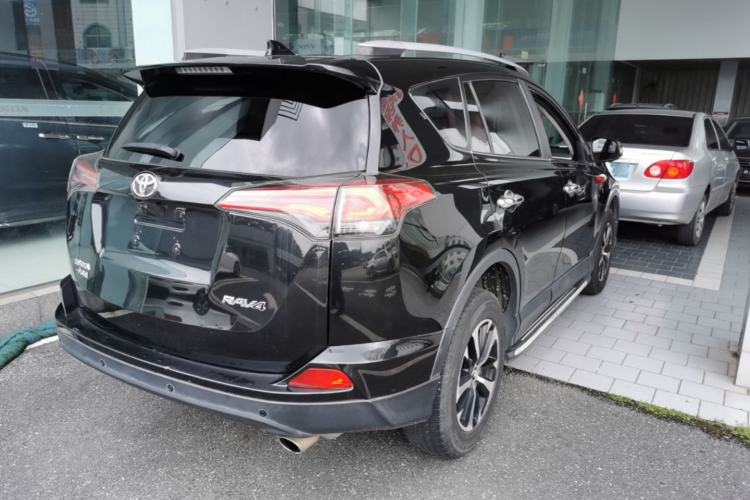 Used Toyota RAV4 2016 2.0L CVT Two-Wheel Drive Fashion Edition China V Standard Rear Right 45 Deg