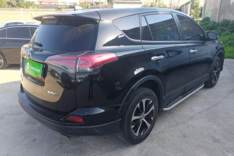 Used Toyota RAV4 2016 2.0L CVT Two-Wheel Drive Fashion Edition China V Standard Rear Right 45 Deg