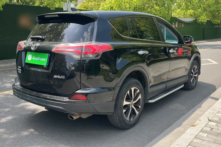 Used Toyota RAV4 2016 2.0L CVT Two-Wheel Drive Fashion Edition China V Standard Rear Right 45 Deg