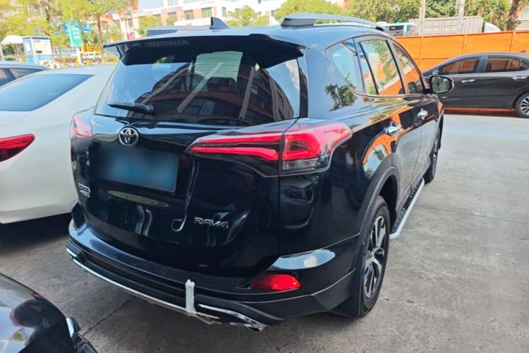 Used Toyota RAV4 2016 2.0L CVT Two-Wheel Drive Fashion Edition China V Standard Rear Right 45 Deg