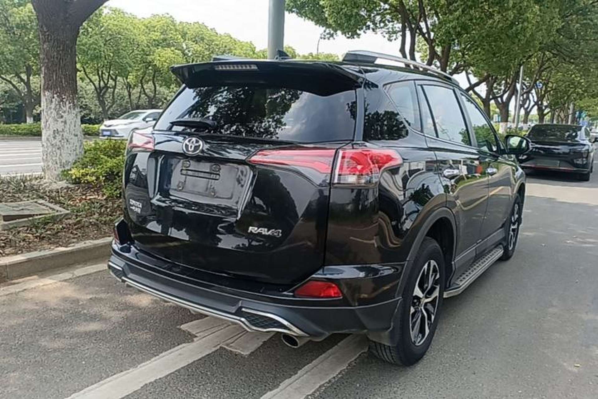 Used Toyota RAV4 2016 2.0L CVT Two-Wheel Drive Fashion Edition China V Standard Rear Right 45 Deg