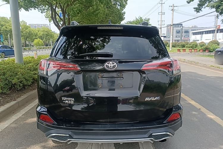 Used Toyota RAV4 2016 2.0L CVT Two-Wheel Drive Fashion Edition China V Standard Rear