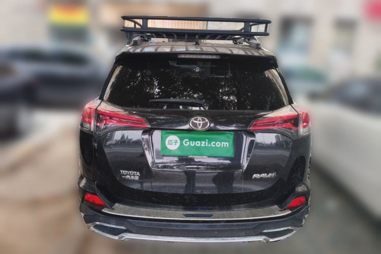 Used Toyota RAV4 2016 2.0L CVT Two-Wheel Drive Fashion Edition China V Standard Rear