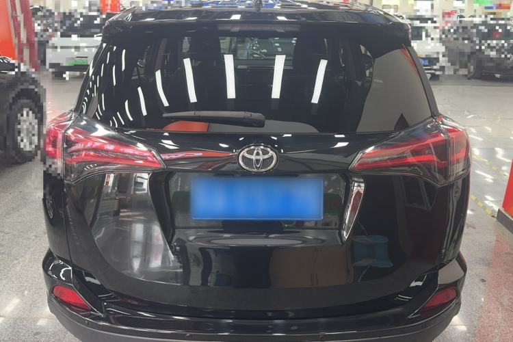 Used Toyota RAV4 2016 2.0L CVT Two-Wheel Drive Fashion Edition China V Standard Rear
