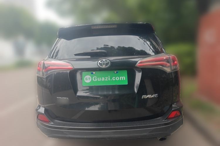 Used Toyota RAV4 2016 2.0L CVT Two-Wheel Drive Fashion Edition China V Standard Rear