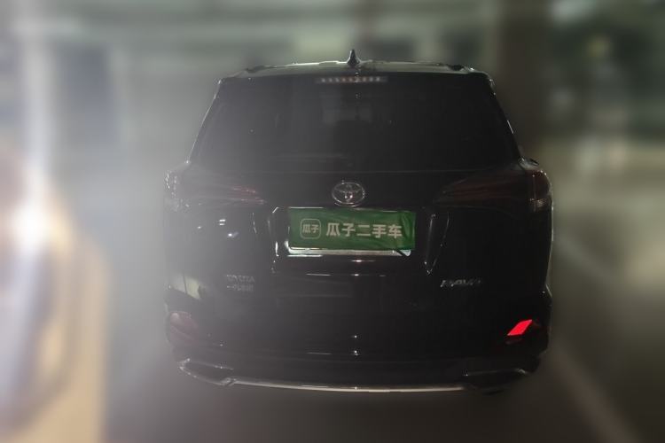 Used Toyota RAV4 2016 2.0L CVT Two-Wheel Drive Fashion Edition China V Standard Rear