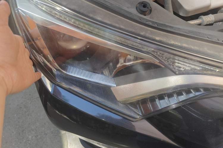 Used Toyota RAV4 2016 2.0L CVT Two-Wheel Drive Fashion Edition China V Standard Right Front Headlight