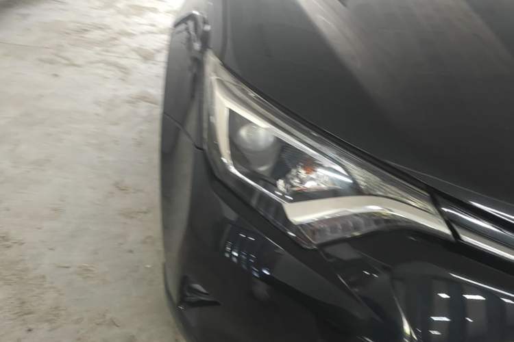 Used Toyota RAV4 2016 2.0L CVT Two-Wheel Drive Fashion Edition China V Standard Right Front Headlight