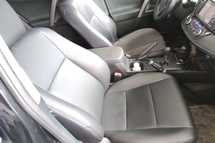 Used Toyota RAV4 2016 2.0L CVT Two-Wheel Drive Fashion Edition China V Standard Right Front Seat