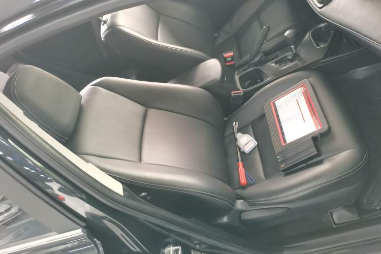 Used Toyota RAV4 2016 2.0L CVT Two-Wheel Drive Fashion Edition China V Standard Right Front Seat
