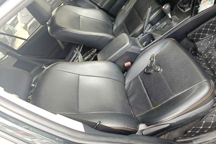 Used Toyota RAV4 2016 2.0L CVT Two-Wheel Drive Fashion Edition China V Standard Right Front Seat