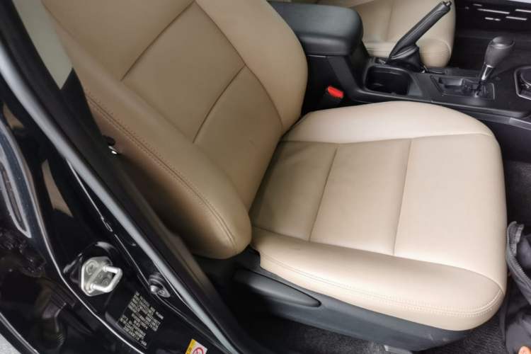 Used Toyota RAV4 2016 2.0L CVT Two-Wheel Drive Fashion Edition China V Standard Right Front Seat