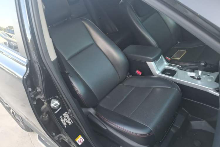 Used Toyota RAV4 2016 2.0L CVT Two-Wheel Drive Fashion Edition China V Standard Right Front Seat