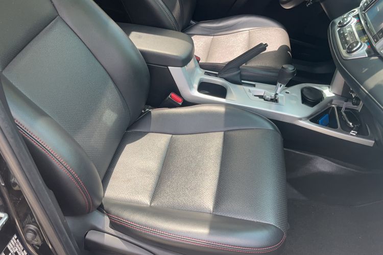 Used Toyota RAV4 2016 2.0L CVT Two-Wheel Drive Fashion Edition China V Standard Right Front Seat
