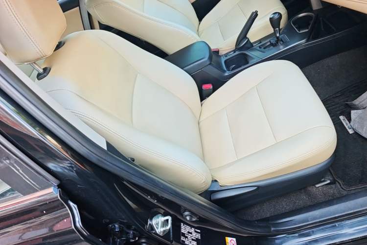 Used Toyota RAV4 2016 2.0L CVT Two-Wheel Drive Fashion Edition China V Standard Right Front Seat