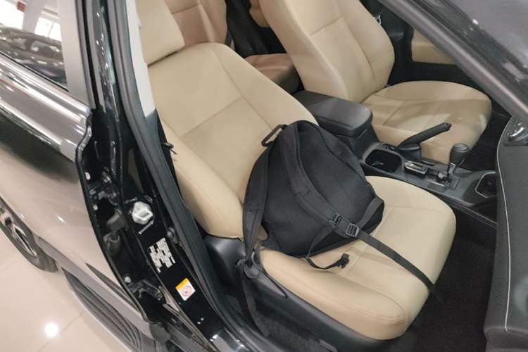 Used Toyota RAV4 2016 2.0L CVT Two-Wheel Drive Fashion Edition China V Standard Right Front Seat