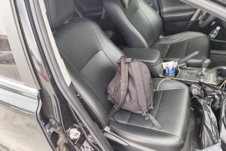 Used Toyota RAV4 2016 2.0L CVT Two-Wheel Drive Fashion Edition China V Standard Right Front Seat