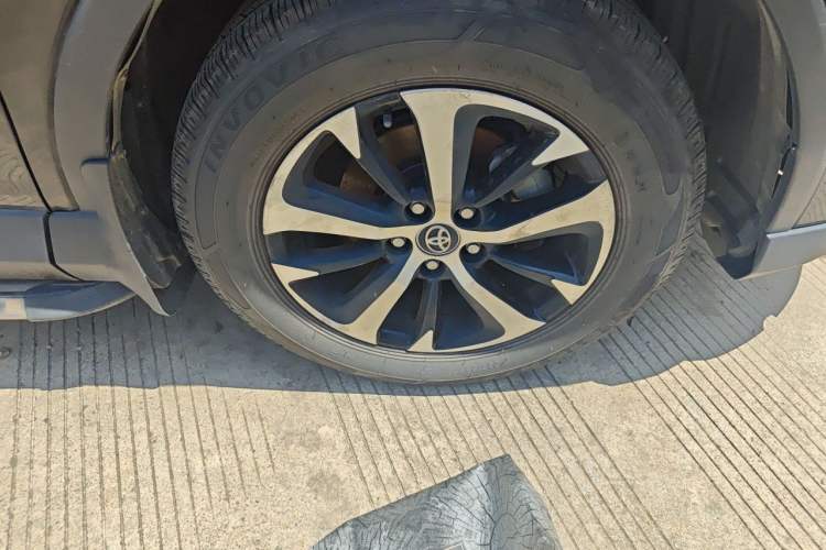 Used Toyota RAV4 2016 2.0L CVT Two-Wheel Drive Smart Edition China V Standard Right Front Wheel Hub