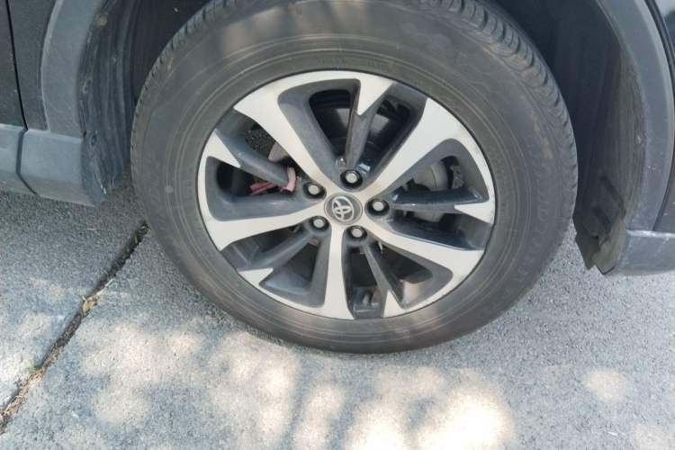 Used Toyota RAV4 2016 2.0L CVT Two-Wheel Drive Comfort Edition China V Standard Right Front Wheel Hub