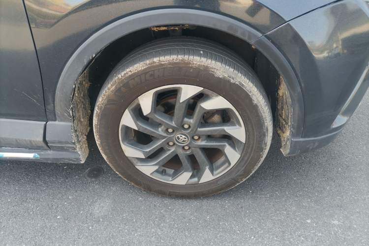 Used Toyota RAV4 2016 2.5L Automatic 4x4 Elite Edition Right Front Wheel Hub
