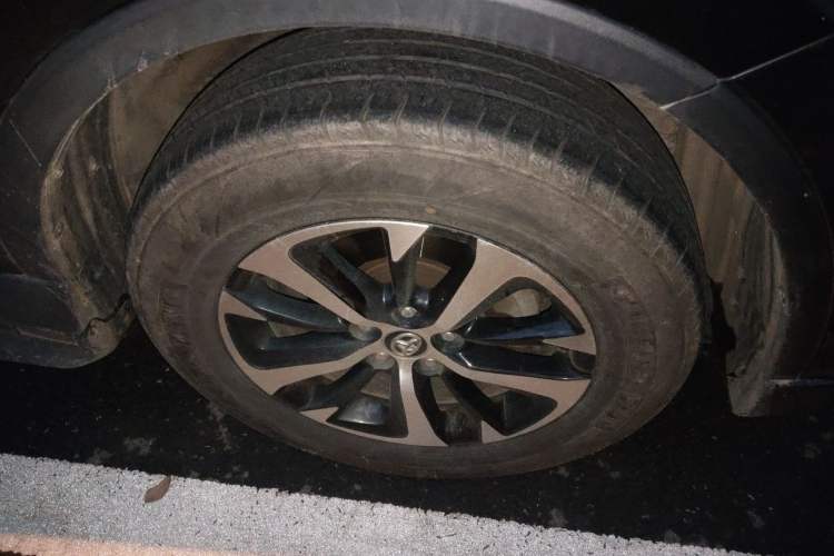 Used Toyota RAV4 2016 2.0L CVT Two-Wheel Drive Fashion Edition China V Standard Right Front Wheel Hub